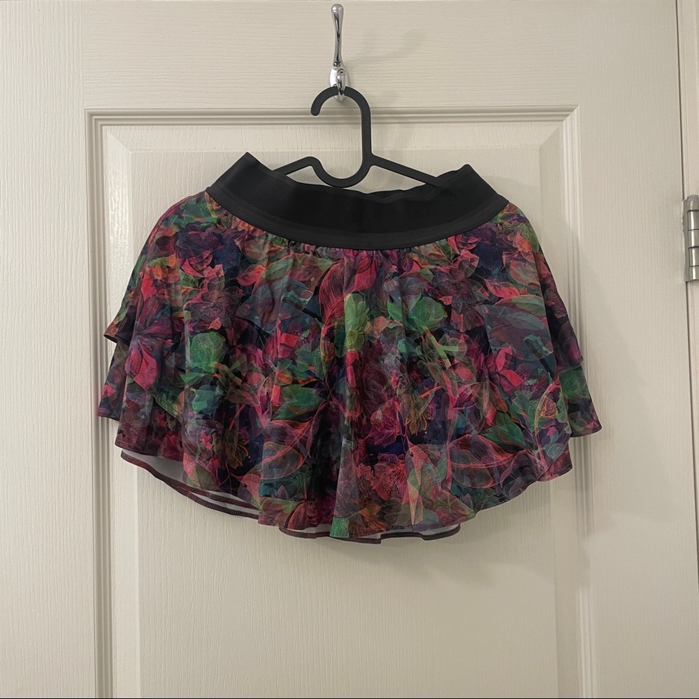 Lululemon court rival skirt